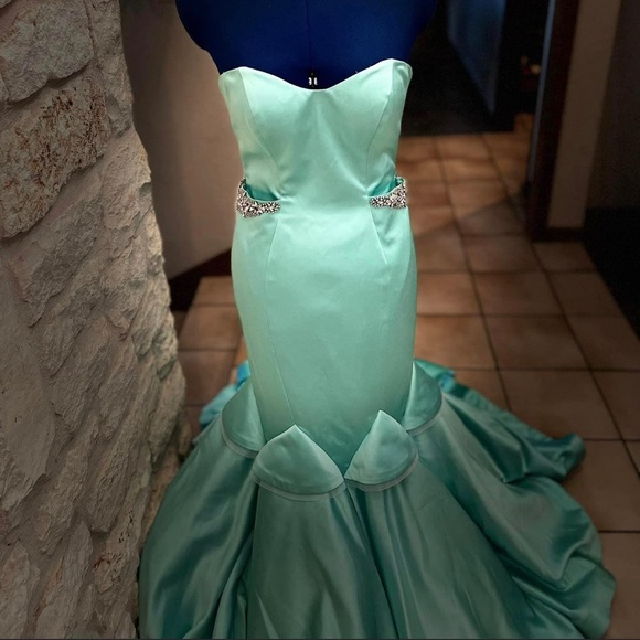 👑💕Pageant Closet Clean-out! - Picture 4 of 6